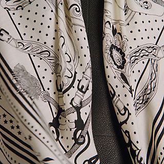 【関税込】Scarf 140 Festival of the Amazon Bandana Festival des Amazones Bandana shawl 140 | Hermès UAE